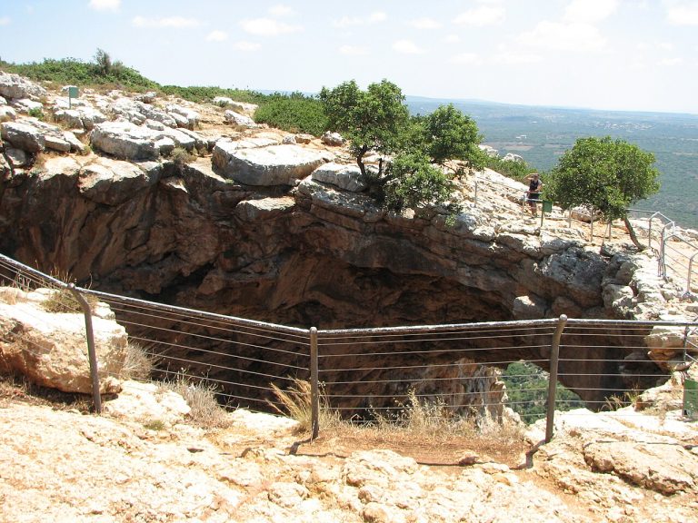 מערת הקשת