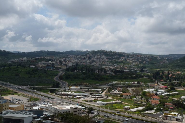 מעלות-תרשיחא: מרכז העיר וטיילות